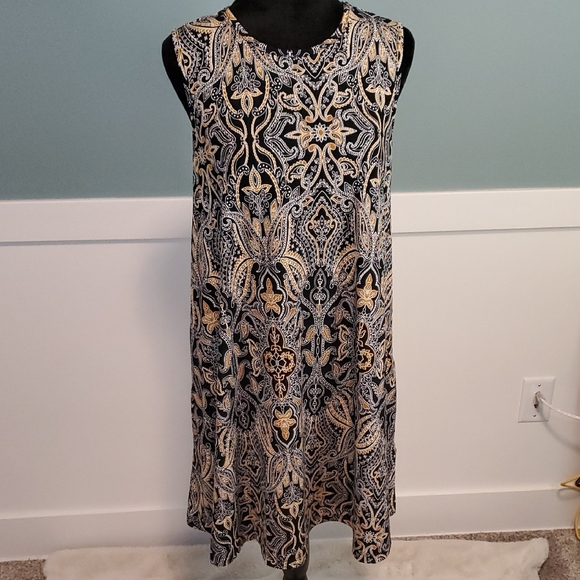 Tahari Dresses & Skirts - Tahari Black Gold Paisley Dress M